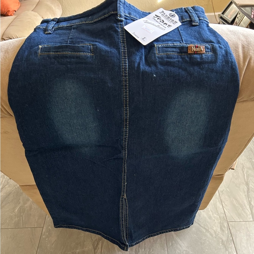 The Fashion Jeans Premium Denim size Large for Skinny with Belt included - Picture 10 of 12